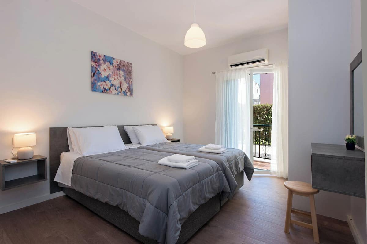 Superior Apartment | Rollaway beds, free WiFi