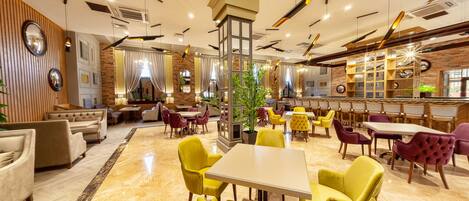 Café da manhã com buffet grátis todos os dias