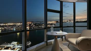 Minibar, desk, blackout curtains, free WiFi