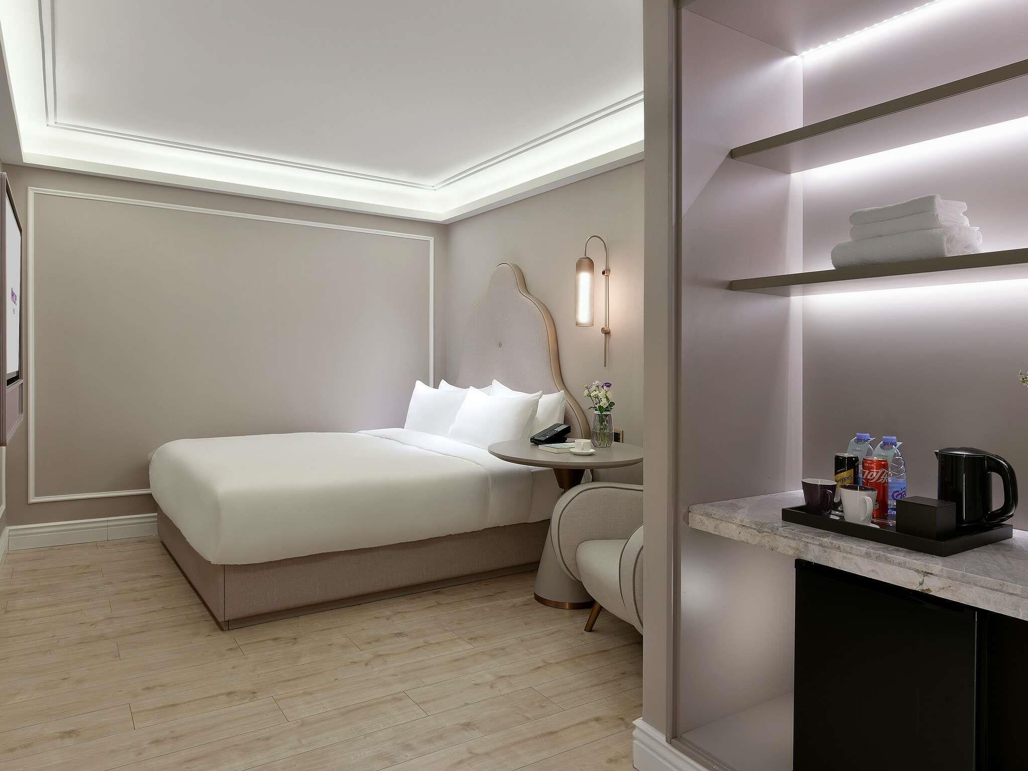 Habitació estàndard, 1 llit de matrimoni gran | Minibar, escriptori, cortines opaques i wifi gratuïta 