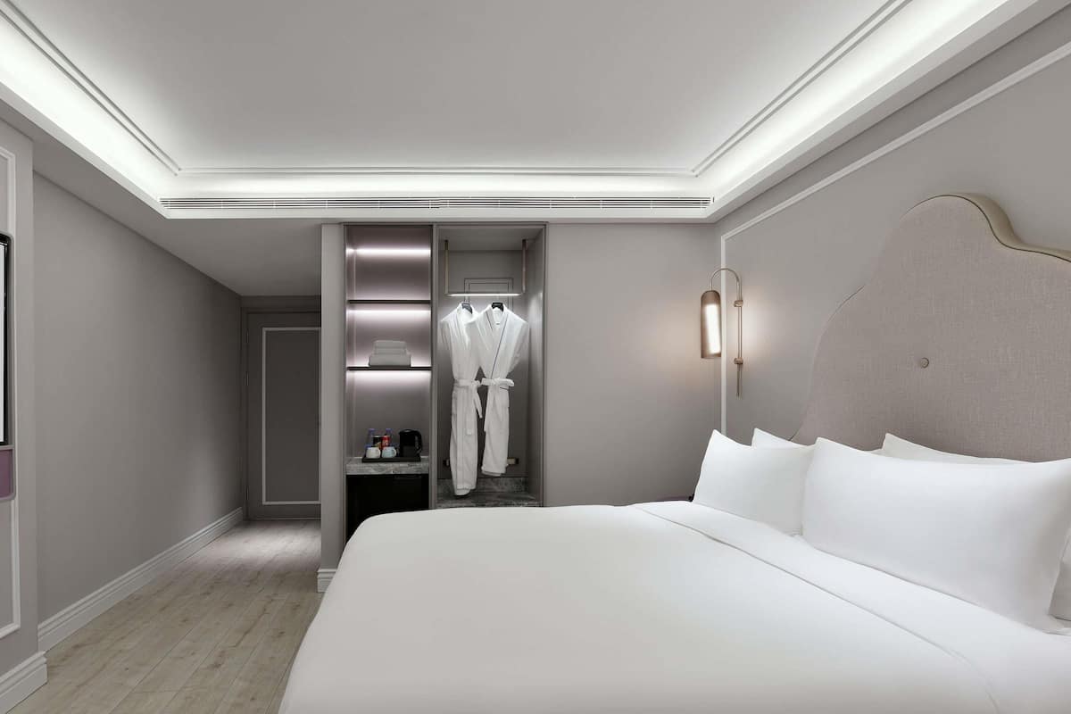 1 bedroom, minibar, desk, soundproofing