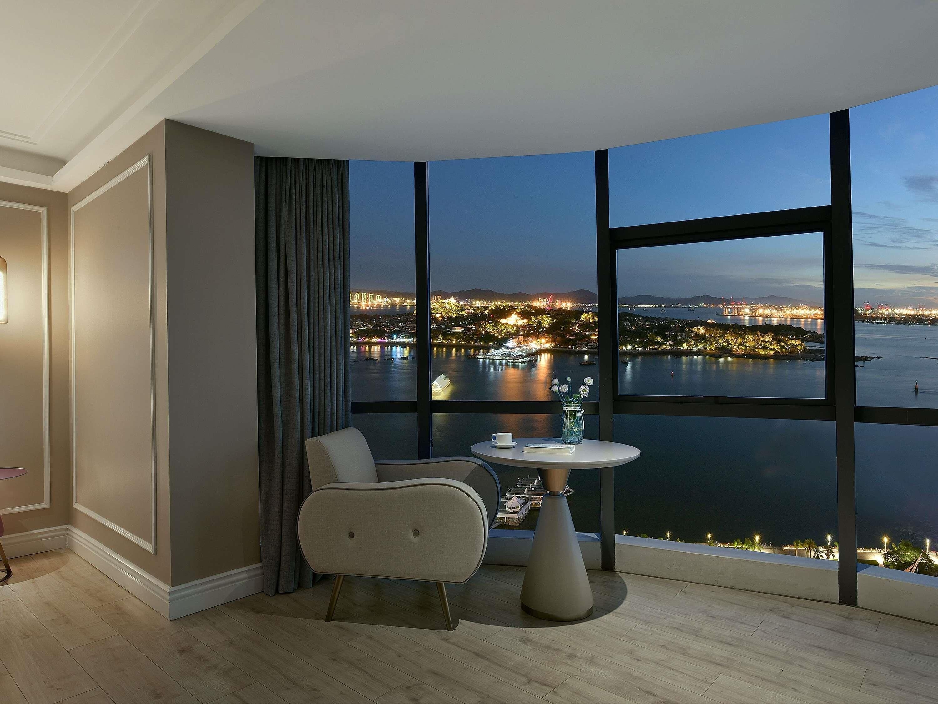 迷你吧、办公桌、隔音、免费 WiFi