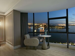 Minibar, bureau, système dâinsonorisation, accès au Wi-Fi (inclus)