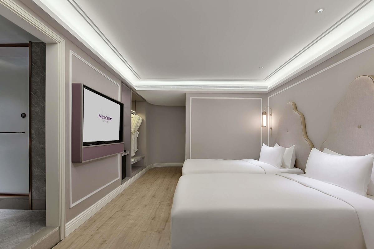 Privilege, Room, 2 Twin Beds | Minibar, desk, soundproofing, free WiFi