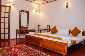 Bureau, fer et planche à repasser, lits pliants/supplémentaires