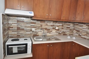 Fridge, electric kettle - Hollywood Suites (Kos)