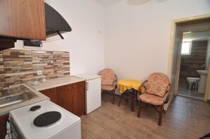 Comfort Apartment, 1 Bedroom, Balcony | Private kitchenette | Fridge, electric kettle - Hollywood Suites (Kos)