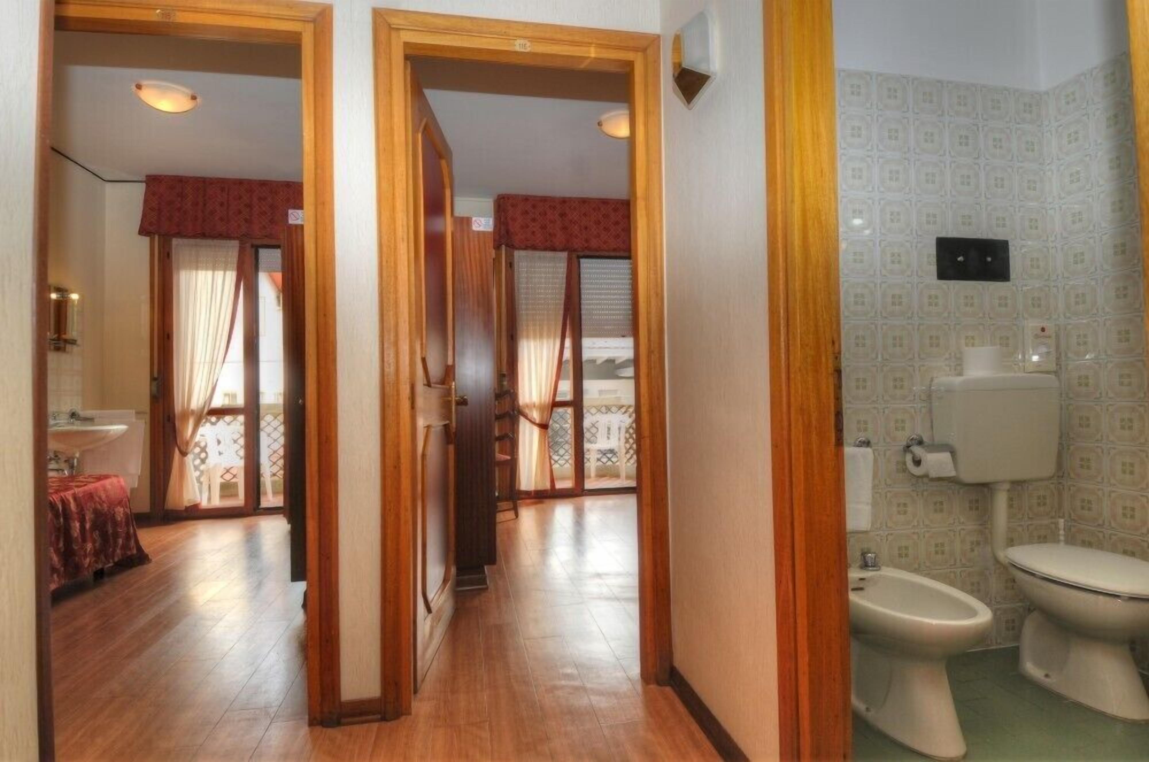 single room, shared bathroom | in-room safe, cots/infant beds, free wifi, bed sheets