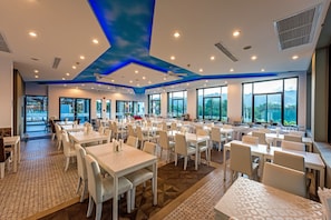Breakfast and lunch served, Thai cuisine