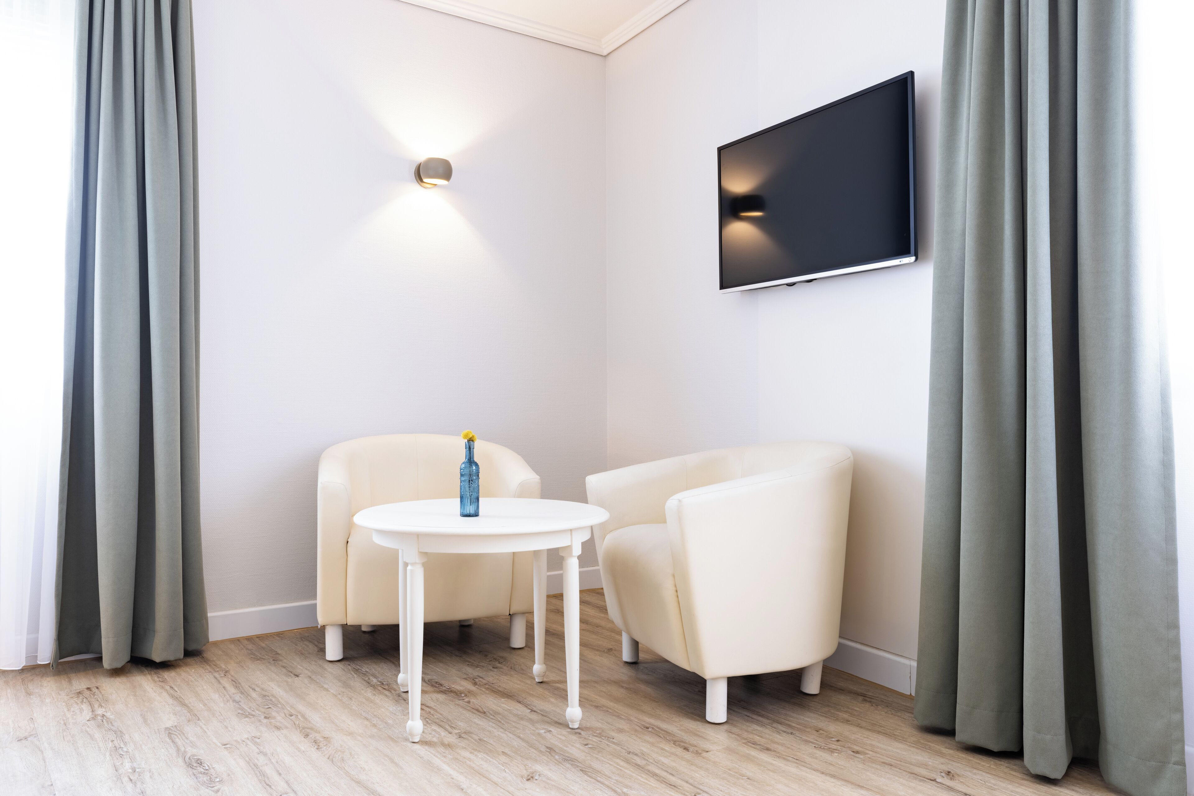 Televisión de pantalla plana de 32 pulgadas con canales por cable