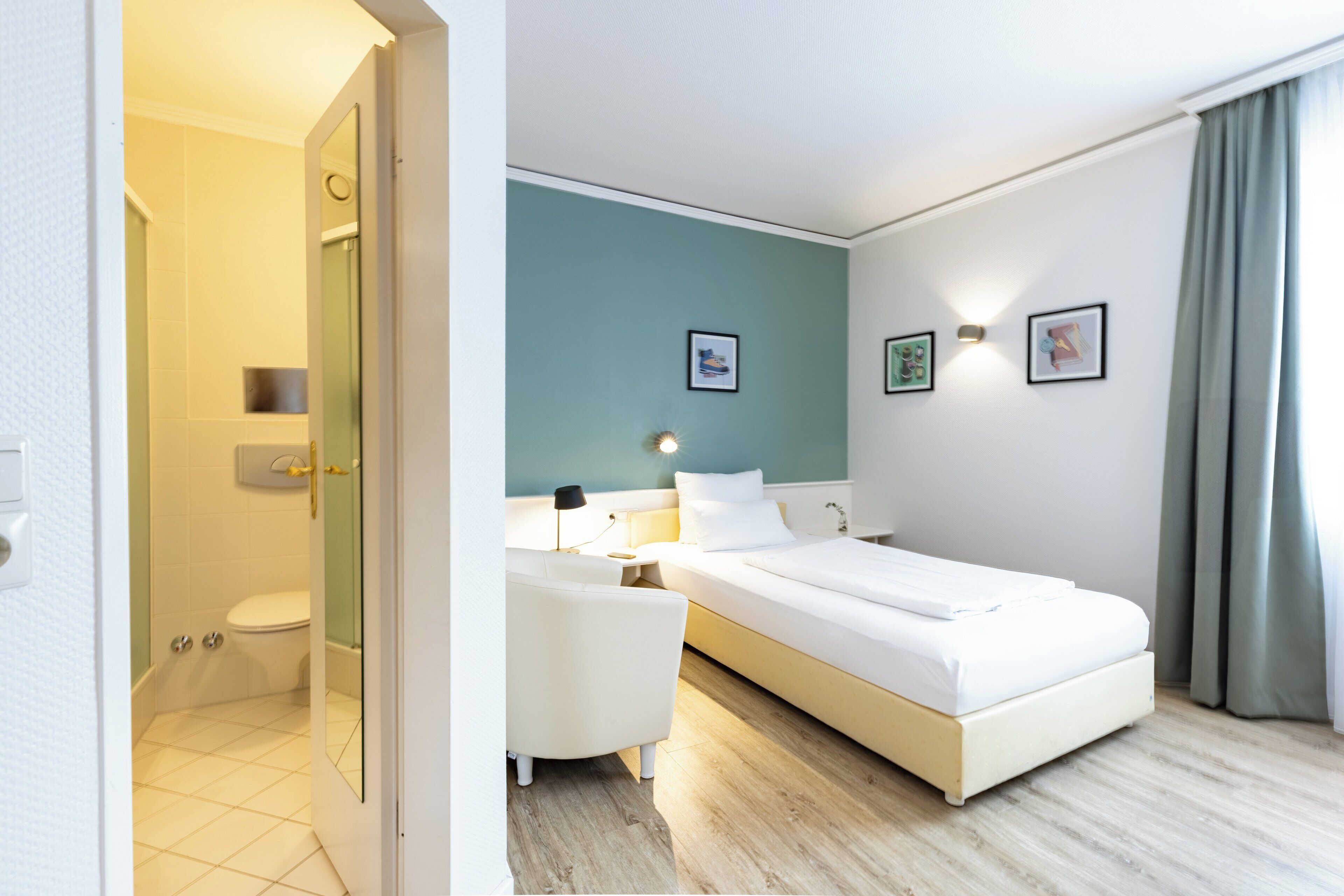 premium room, 1 single bed | in-room safe, desk, soundproofing, free wifi