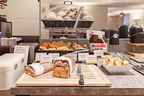 Daily to-go breakfast (EUR 17 per person)