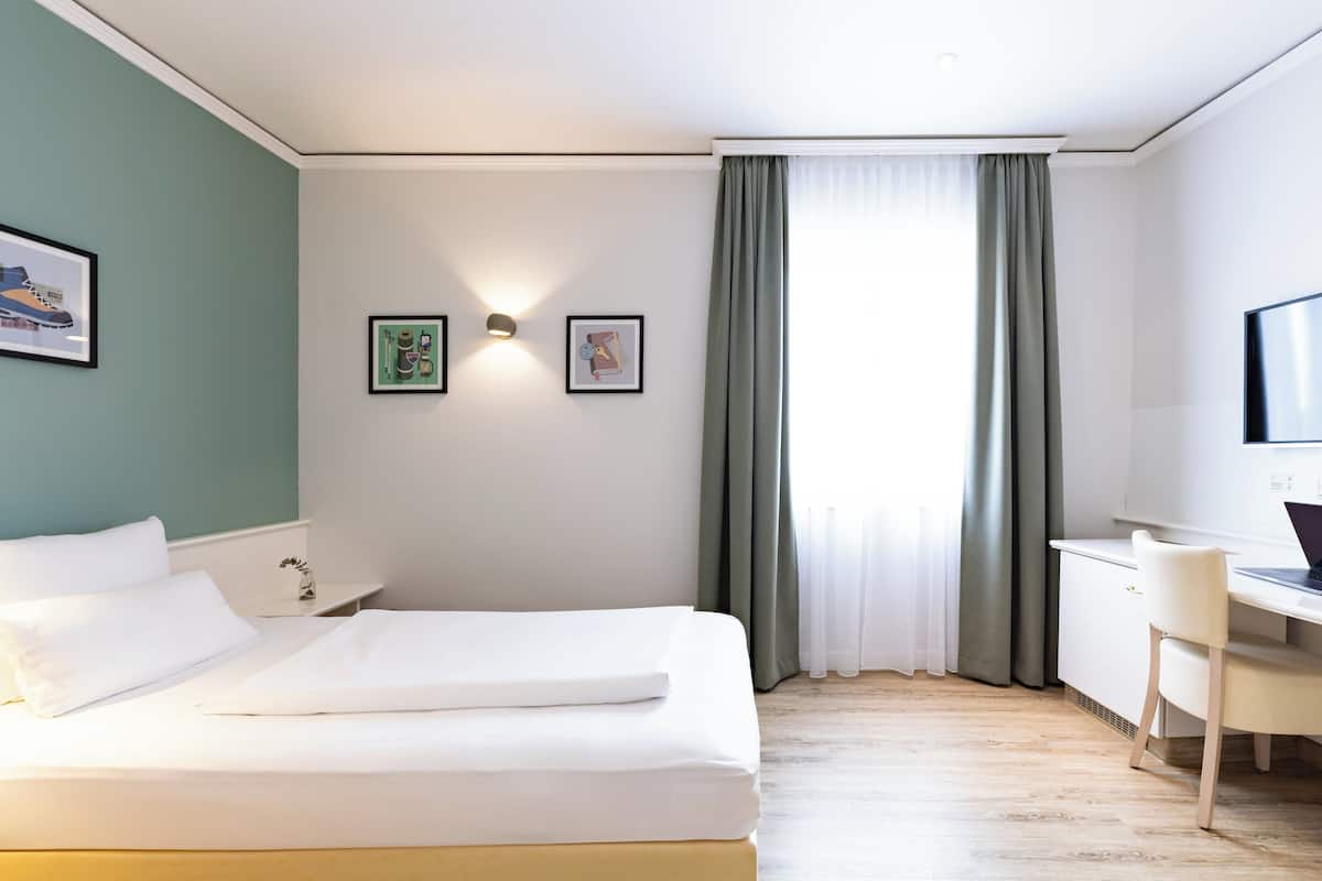 In-room safe, desk, soundproofing, free WiFi