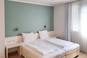 In-room safe, desk, soundproofing, free WiFi