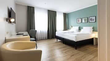 Standard-huone, 2 yhden hengen sänkyä | Tallelokero huoneessa, työpöytä, äänieristys, ilmaiset vauvansängyt