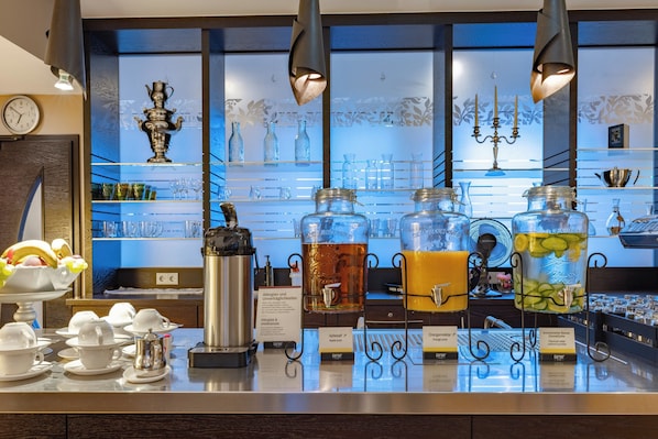 Café da manhã para viagem diário (EUR 17 por pessoa) 