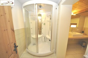 Apartment, 2 Bedrooms | Bathroom - Appartamenti Green (Livigno)