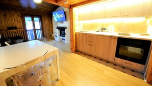 Standard Apartment, 2 Bedrooms, Kitchen, Mountain View | Private kitchen - Condominio Teola (Livigno)