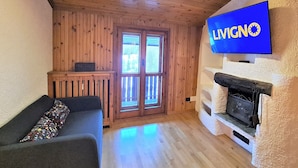 Standard Apartment, 2 Bedrooms, Kitchen, Mountain View | Living area - Condominio Teola (Livigno)