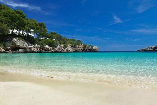 Beach nearby, white sand, beach umbrellas