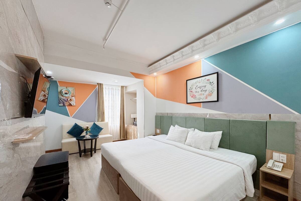Suite City (Double - With Window) | Baño | Ducha y cabezal de ducha tipo lluvia
