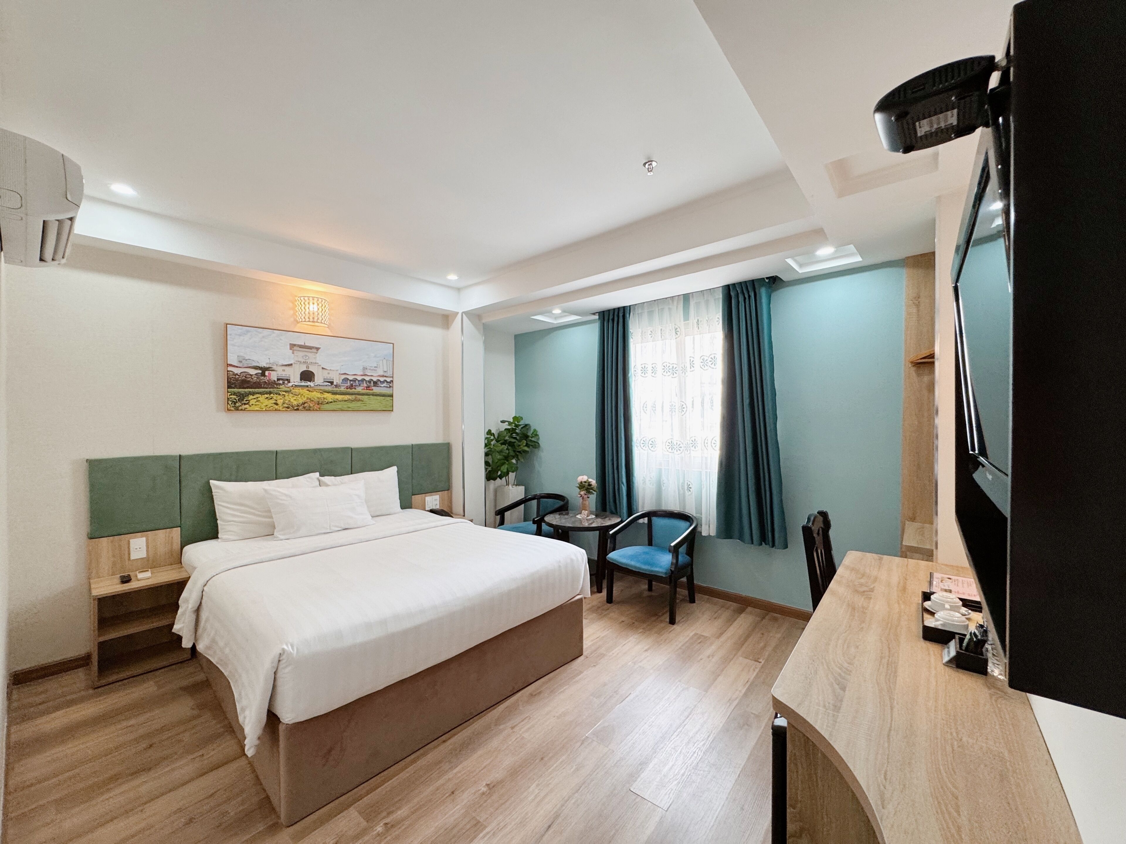 Premier Double with window | Premium bedding, minibar, in-room safe, desk