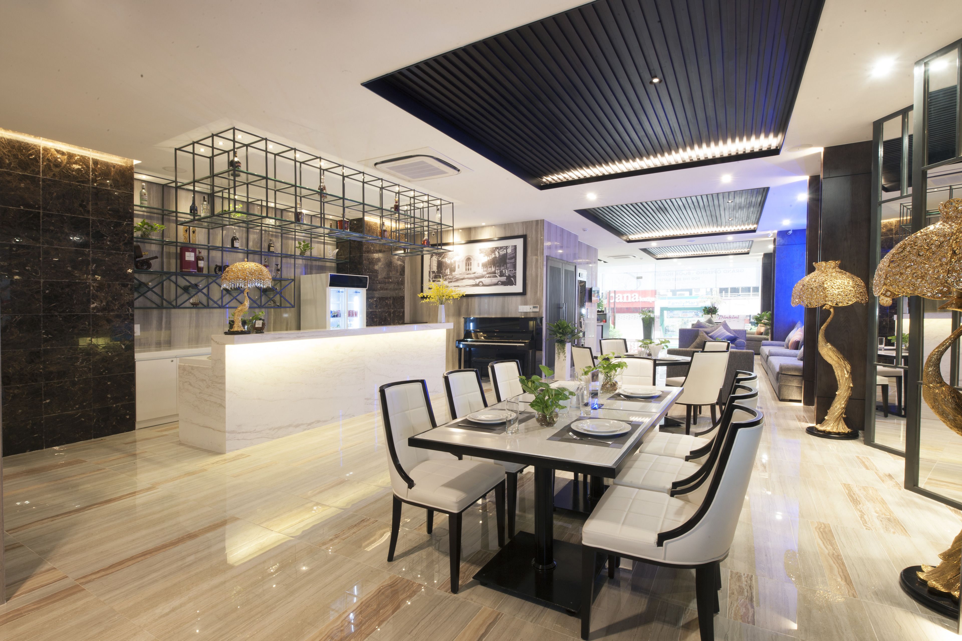 Breakfast, lunch, dinner served; international cuisine 