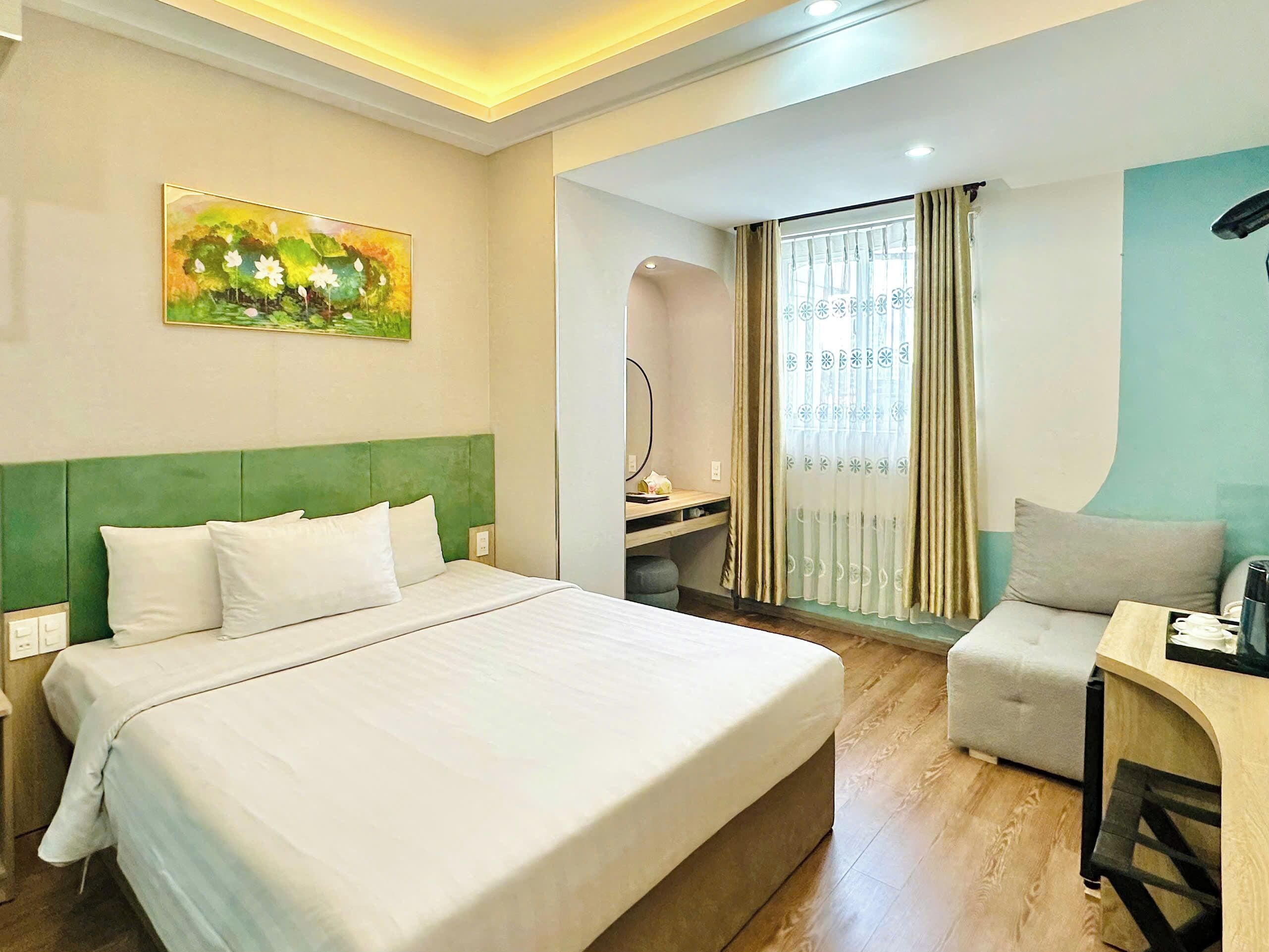 Minibar, in-room safe, desk, laptop workspace