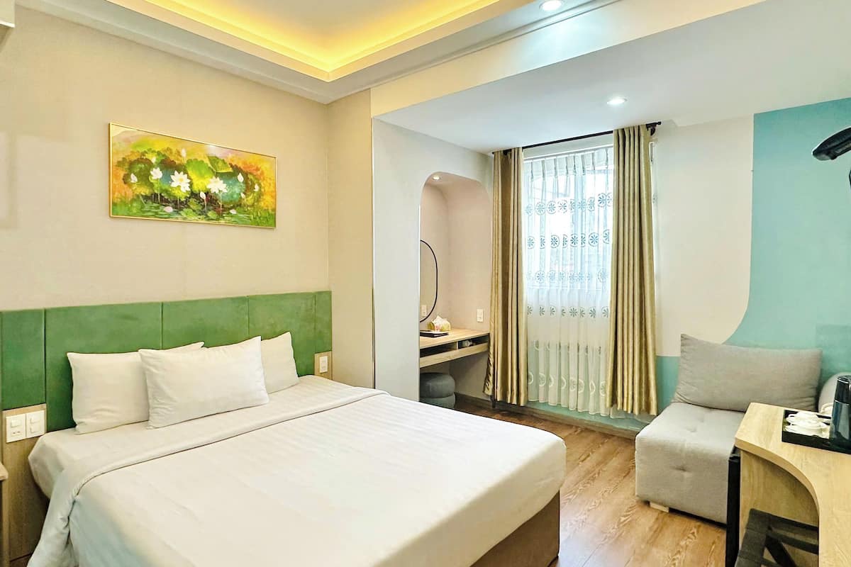 Minibar, in-room safe, desk, laptop workspace