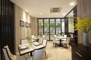 Breakfast, lunch and dinner served - Sunrise Central Hotel (Ho Chi Minh City)