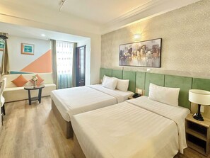 Suite City (Twin - With Window) | Ropa de cama de alta calidad, minibar, caja fuerte y escritorio