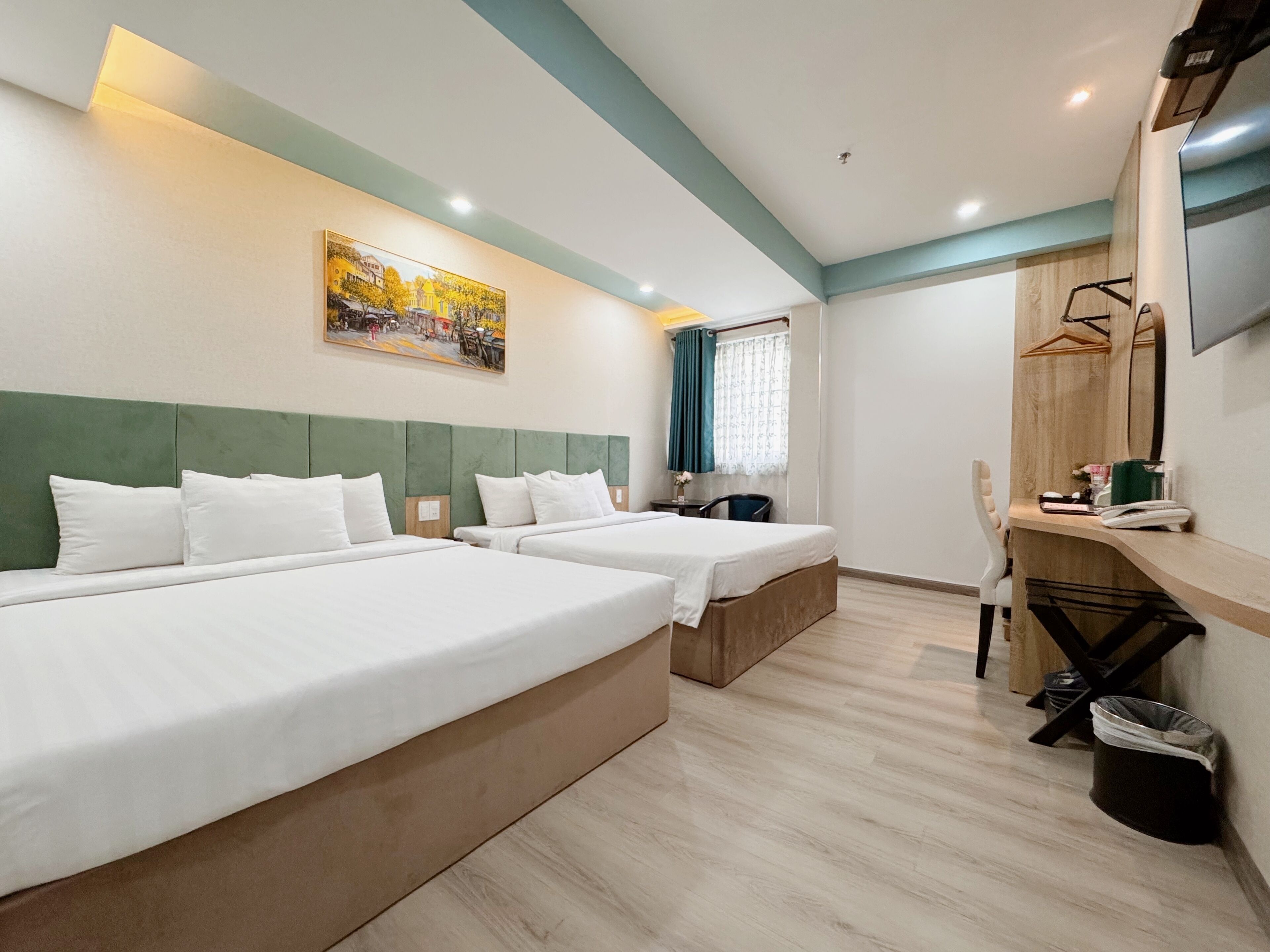 Family Deluxe with window | Premium bedding, minibar, in-room safe, desk