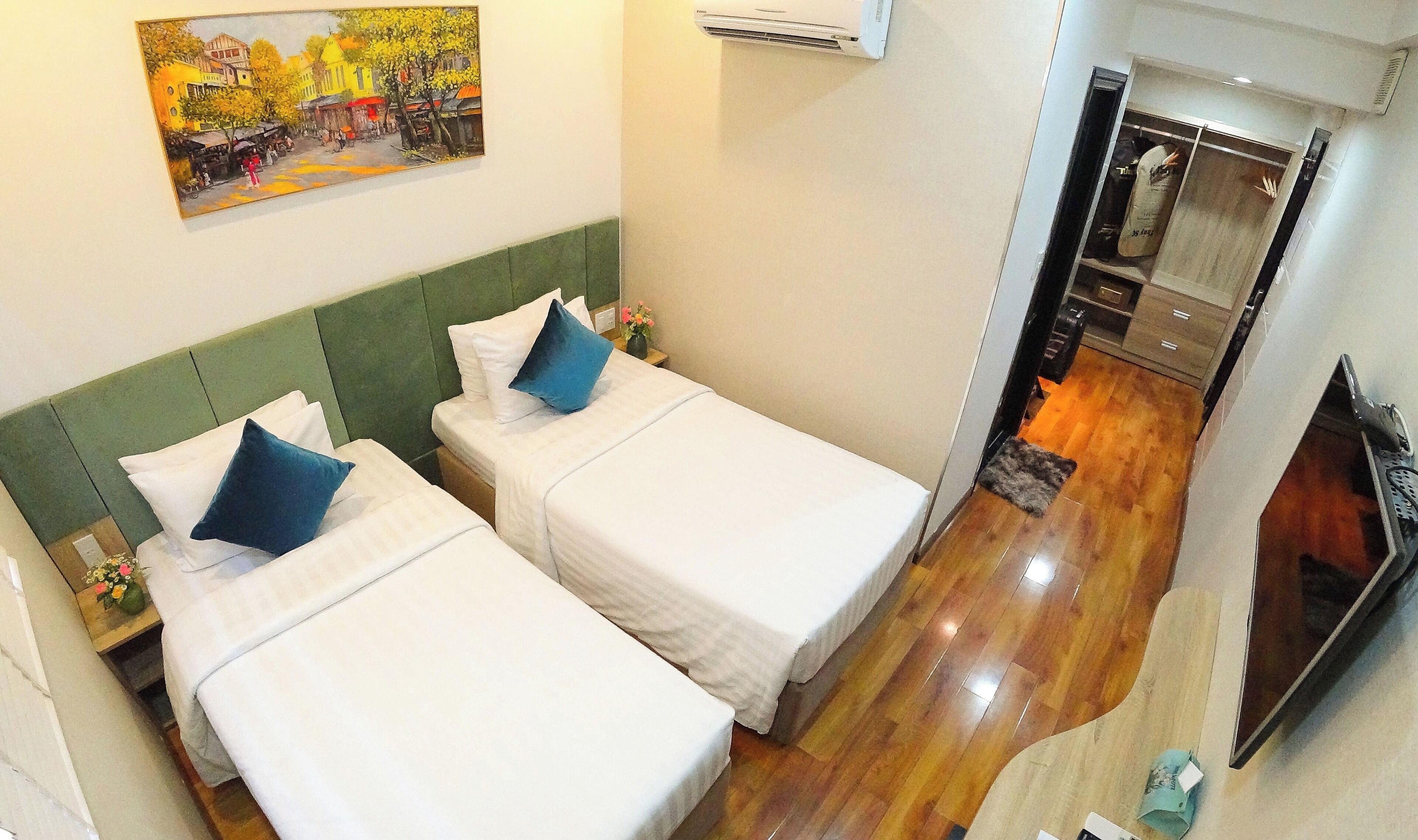 Minibar, in-room safe, desk, laptop workspace