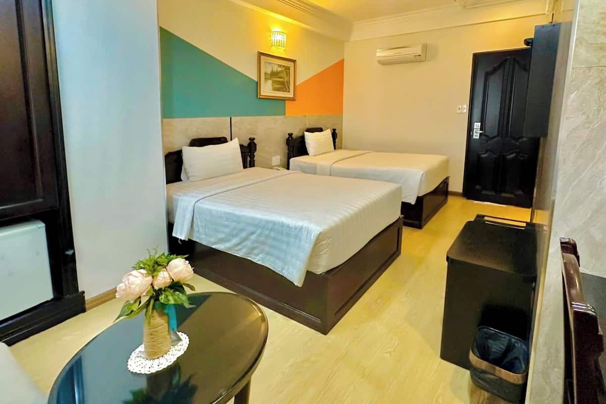 Suite Twin with Window