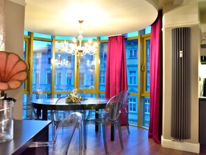 Deluxe Apartment | In-room dining
