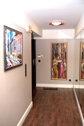 Escritorio, tabla de planchar con plancha y cunas gratuitas 