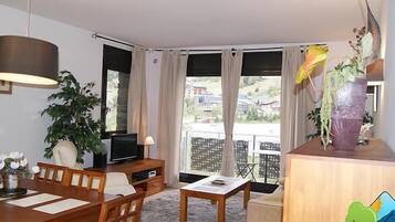 Studio | In-room safe, blackout drapes, iron/ironing board