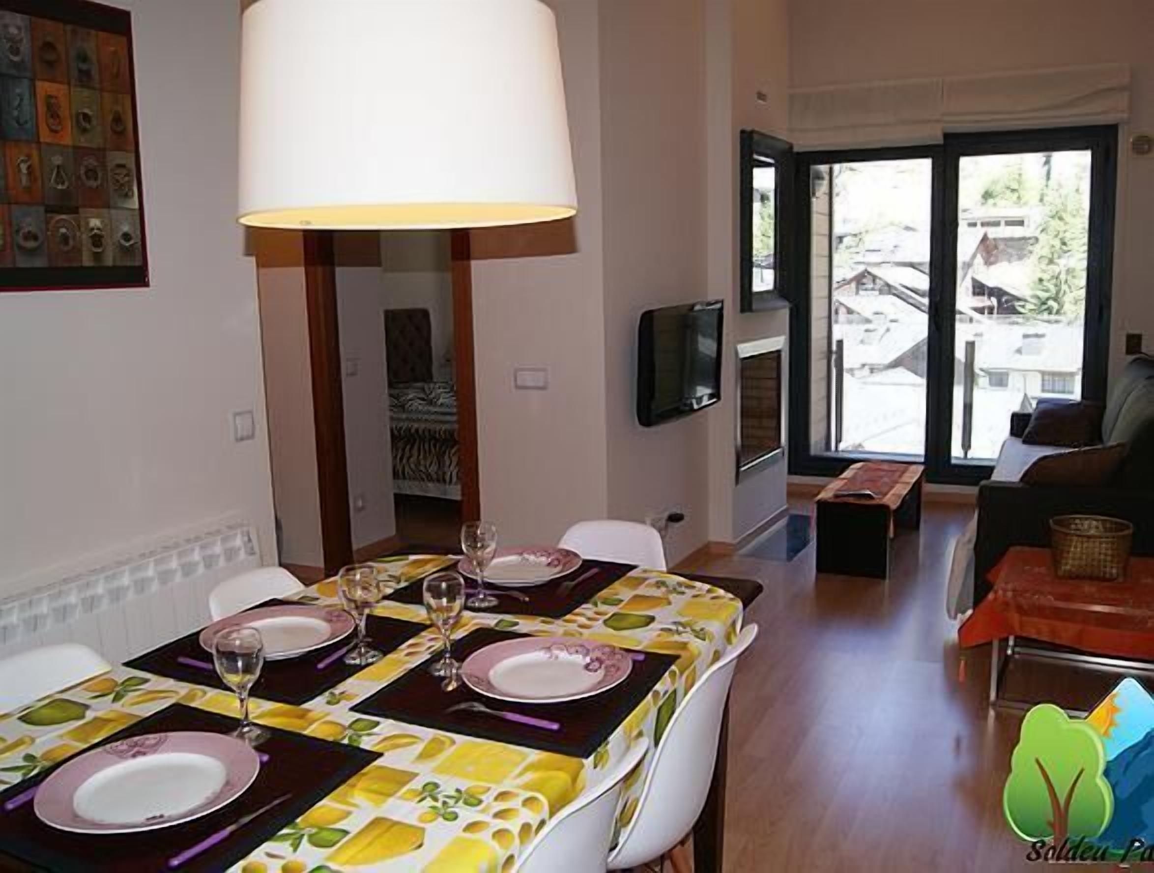 Studio | In-room dining