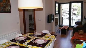 Studio | In-room dining