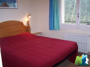 Caja de seguridad en la habitación y cortinas blackout 