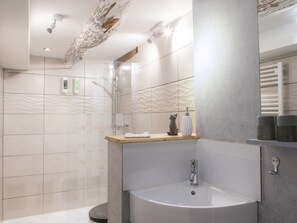 Doppelzimmer, eigenes Bad (La Cave) | Badezimmer