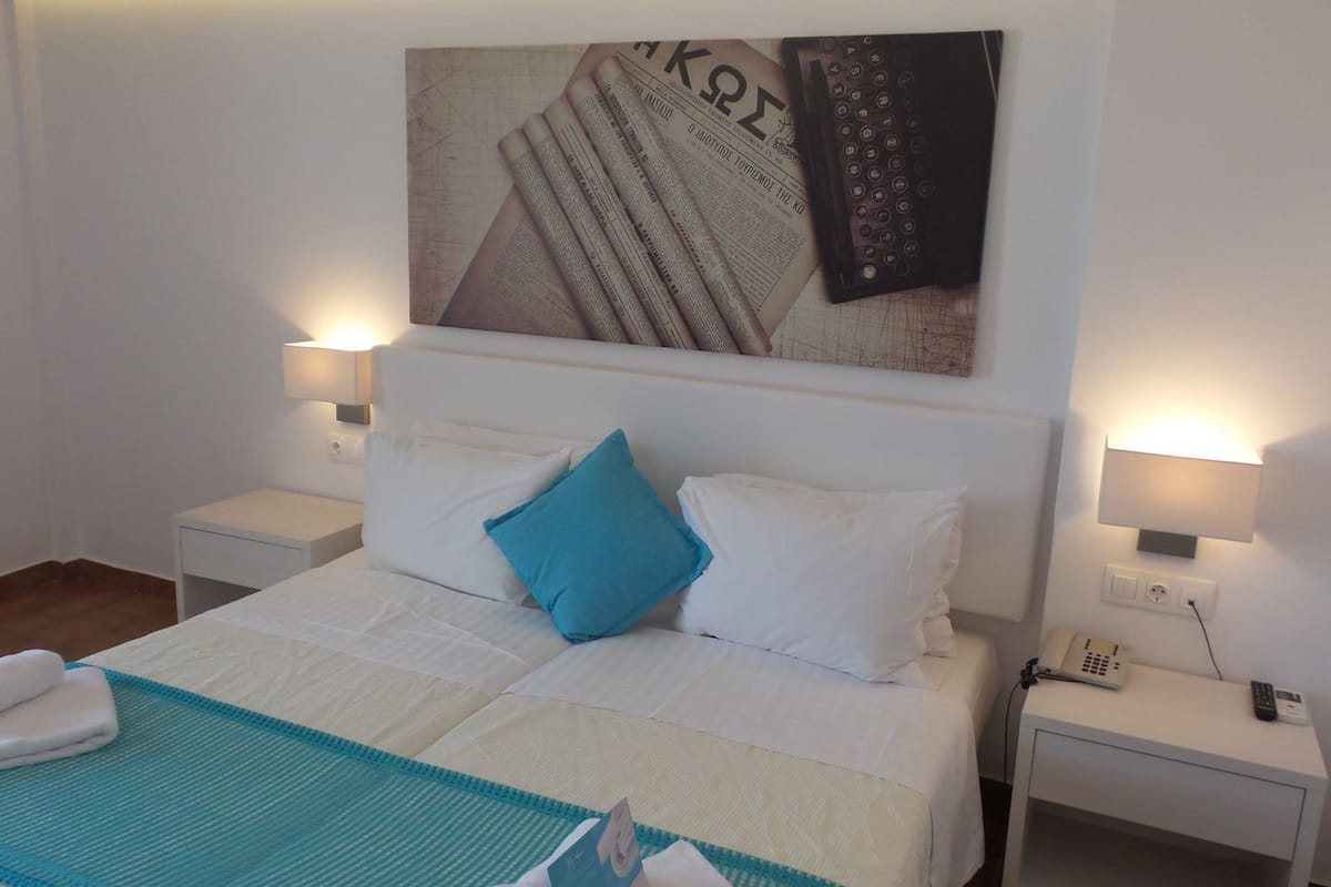 minibar, iron/ironing board, free wifi, bed sheets