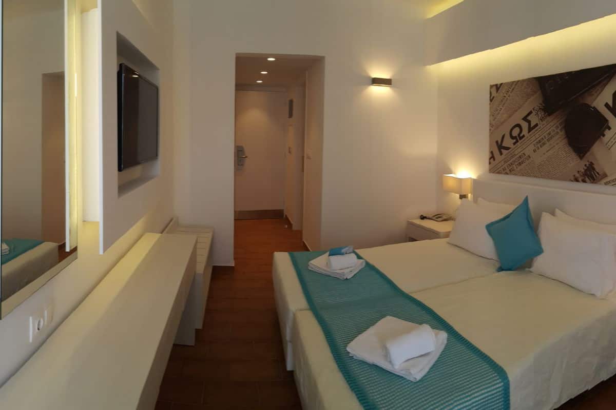 minibar, iron/ironing board, free wifi, bed sheets