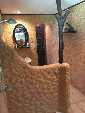 Casita 2 Level 2 Topfloor | Bathroom shower
