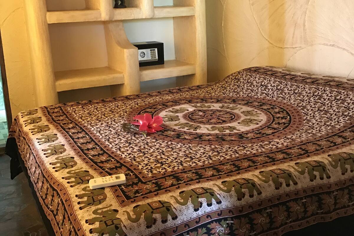 Casita 2 Level 1 Mainfloor | 1 bedroom, premium bedding, minibar, free WiFi