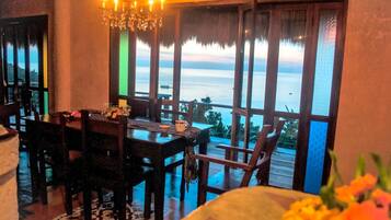 1 bedroom, premium bedding, minibar, free WiFi