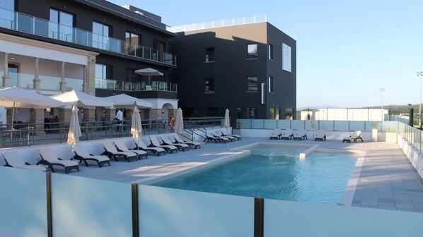 Outdoor pool, pool loungers