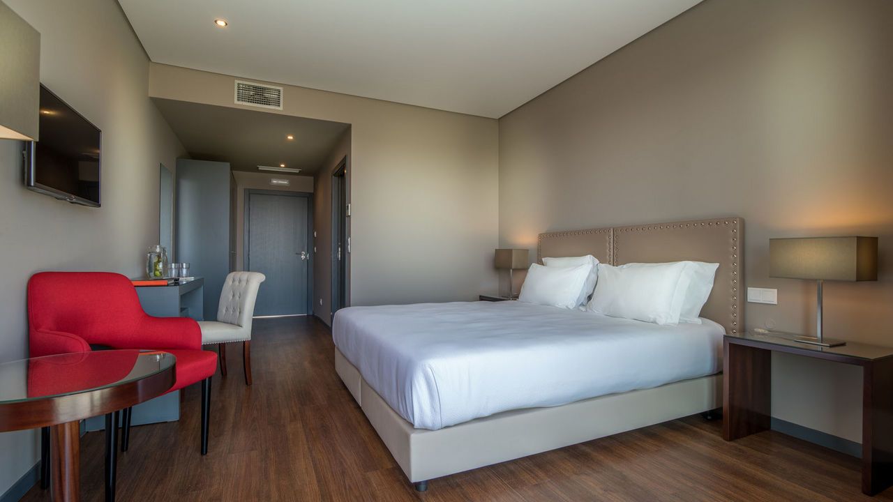 single room | in-room safe, soundproofing, rollaway beds, free wifi