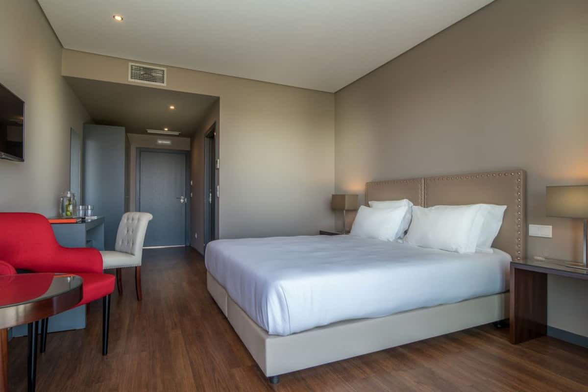 single room | in-room safe, soundproofing, rollaway beds, free wifi