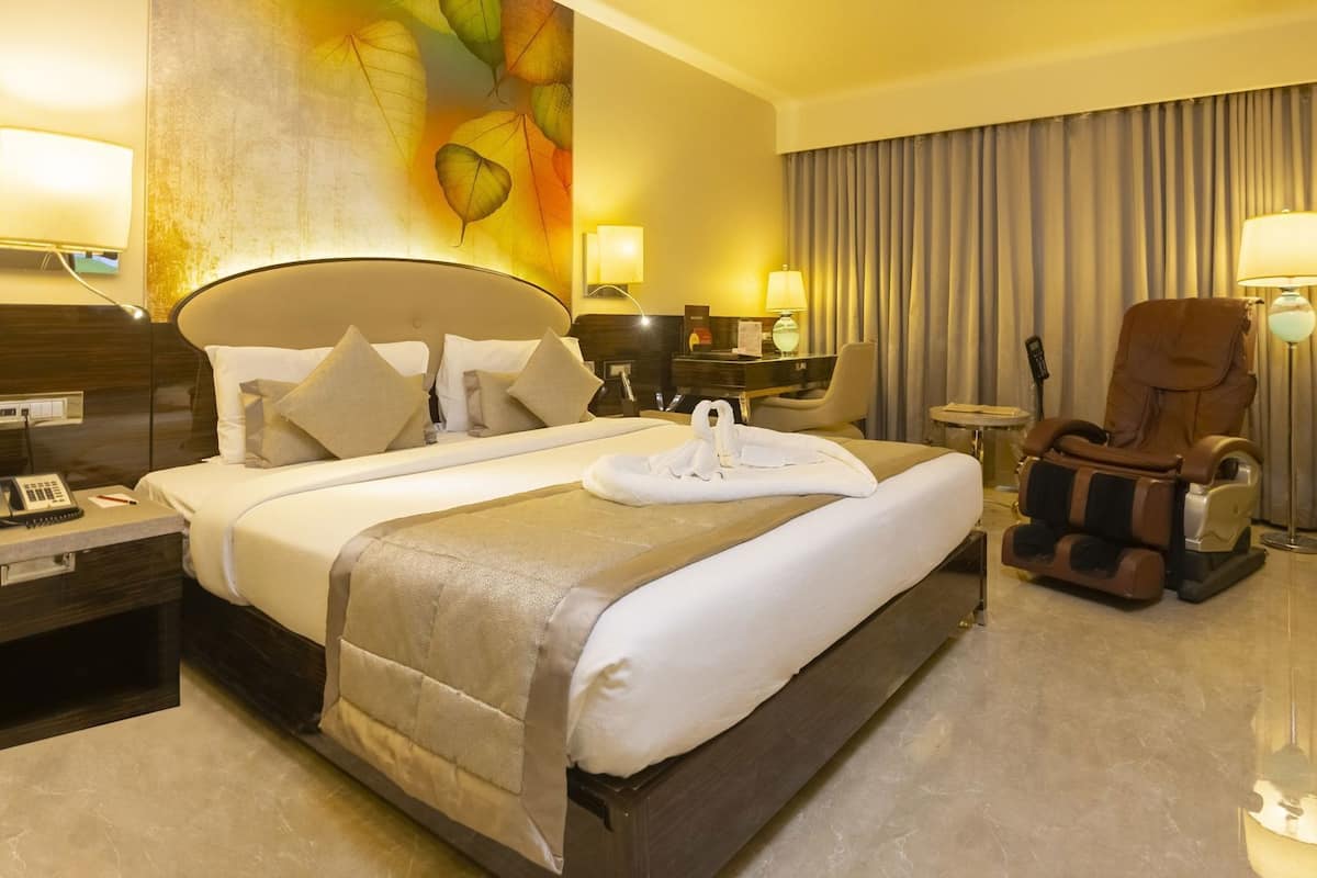 Premium bedding, in-room safe, desk, blackout curtains